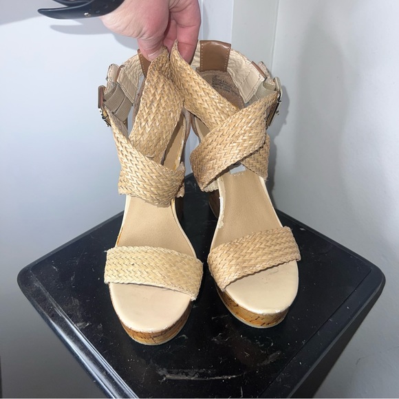 Steve Madden Basket Weave Wedges • Sz 6.5 • Wraps Around Ankle • Beige/Tan • EUC - Picture 15 of 17